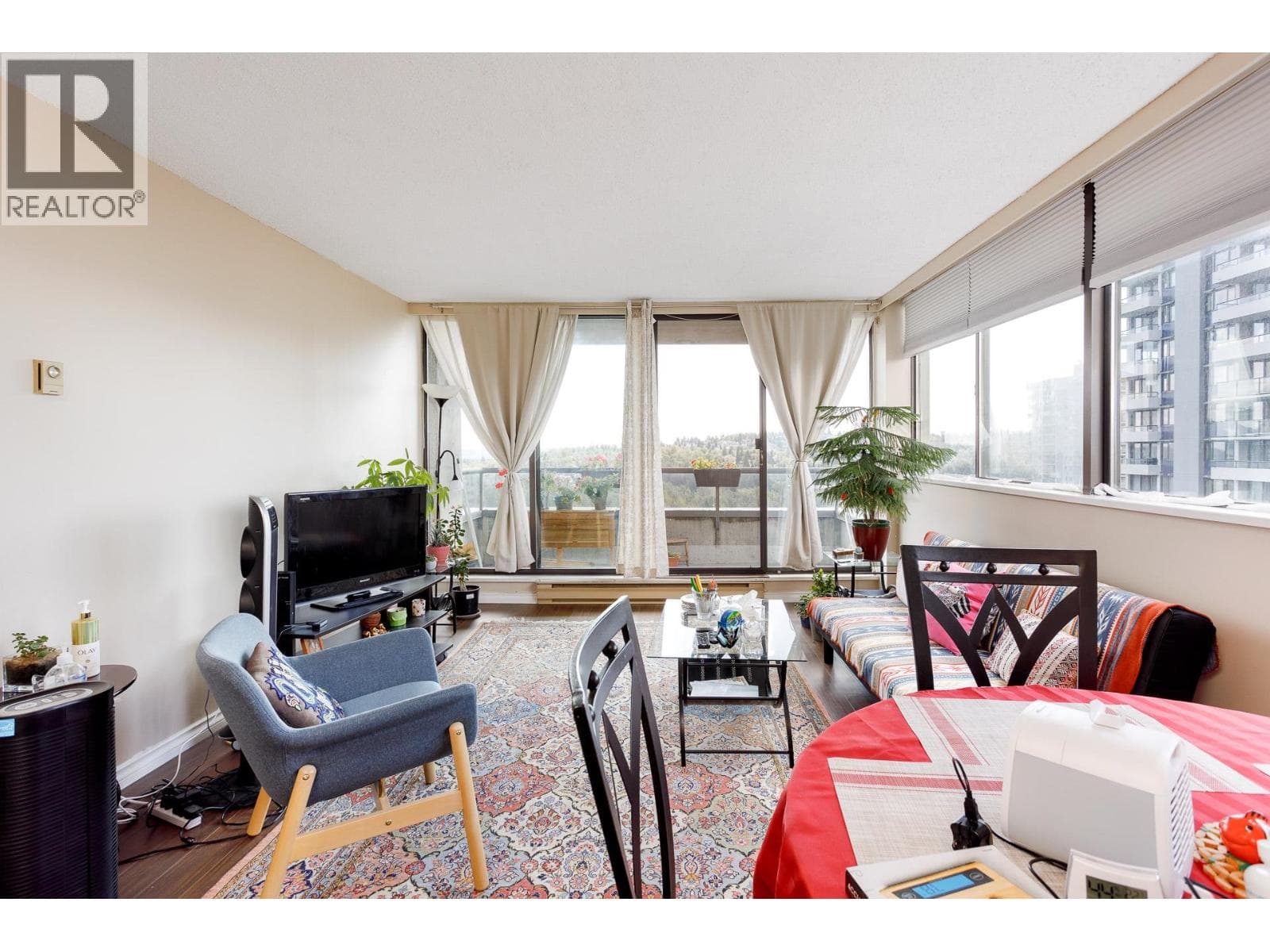 1504 3970 CARRIGAN COURT photo 4