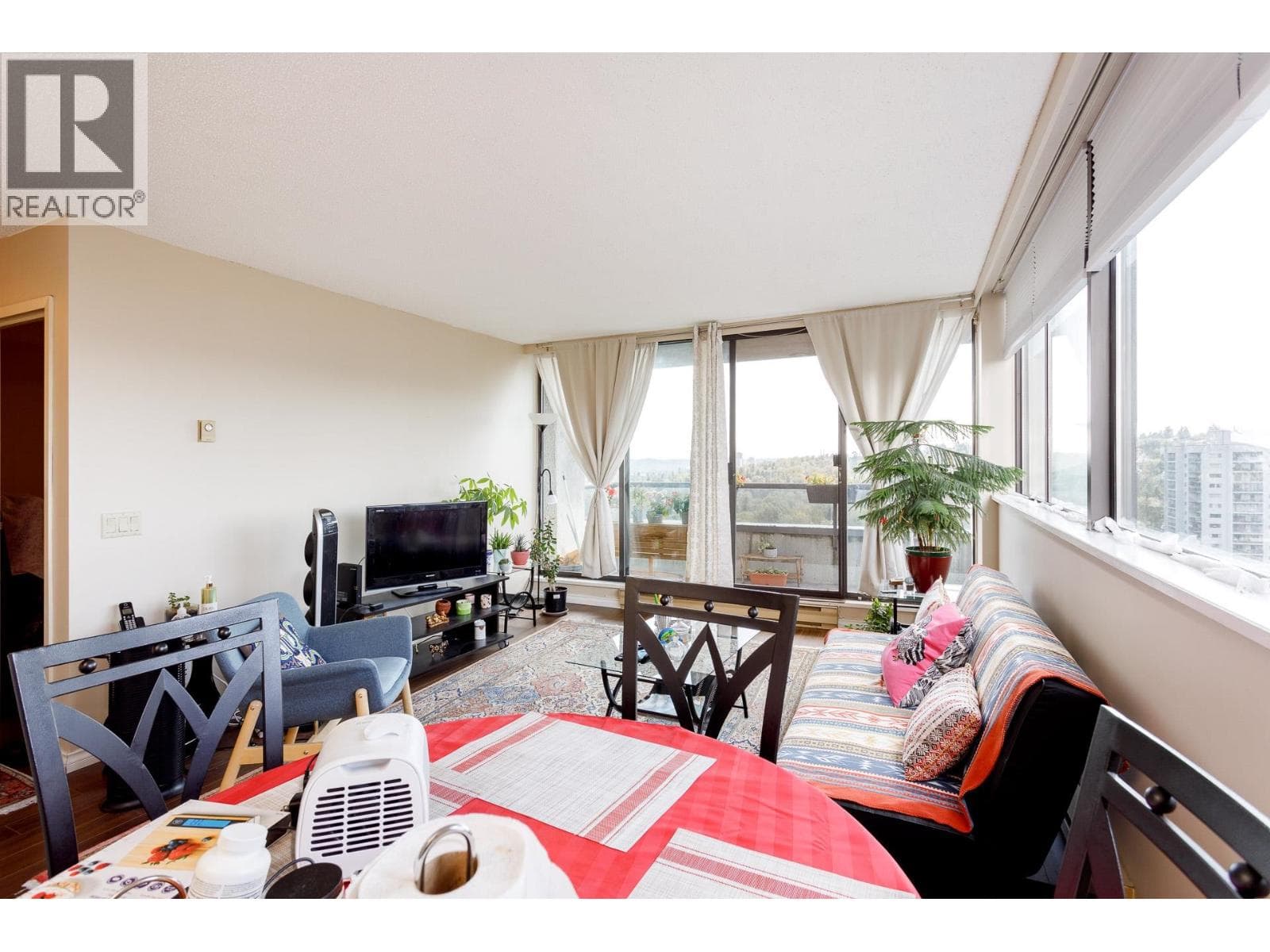 1504 3970 CARRIGAN COURT photo 5