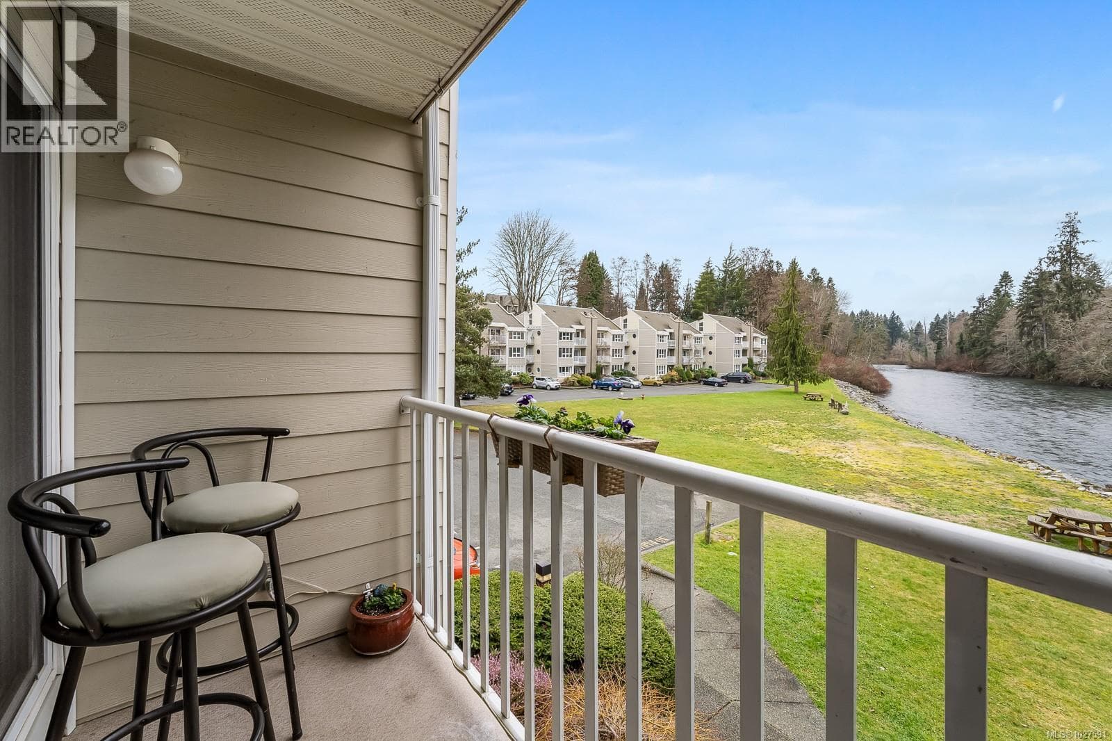2 bed 2 bath single family at 217 205 1st St — $459,000