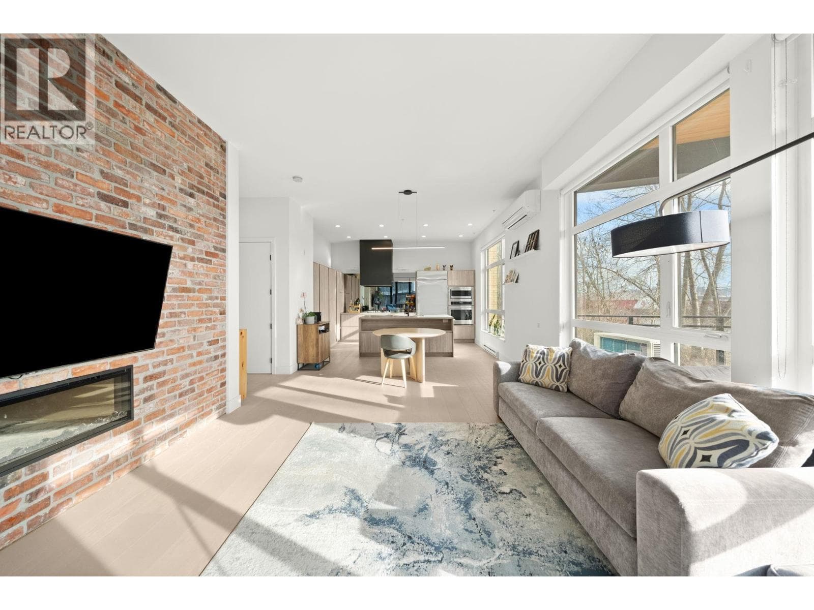 214 300 SALTER STREET photo 2