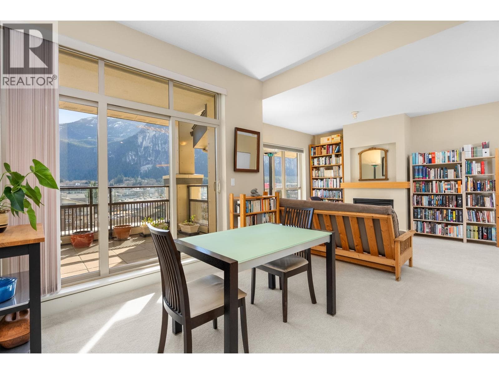 602 1211 VILLAGE GREEN WAY photo 4