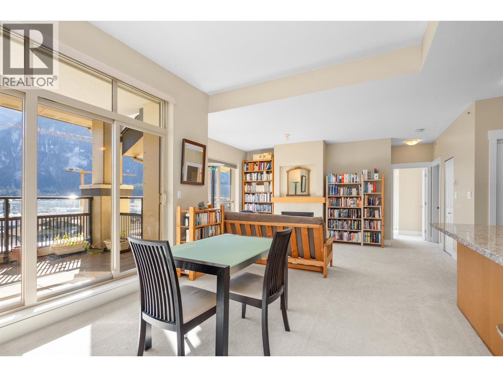 602 1211 VILLAGE GREEN WAY photo 5