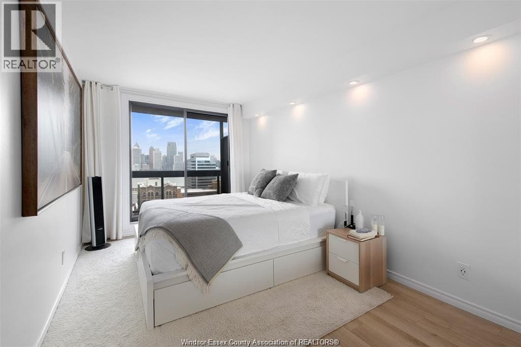 150 PARK Unit# 1807 photo 4