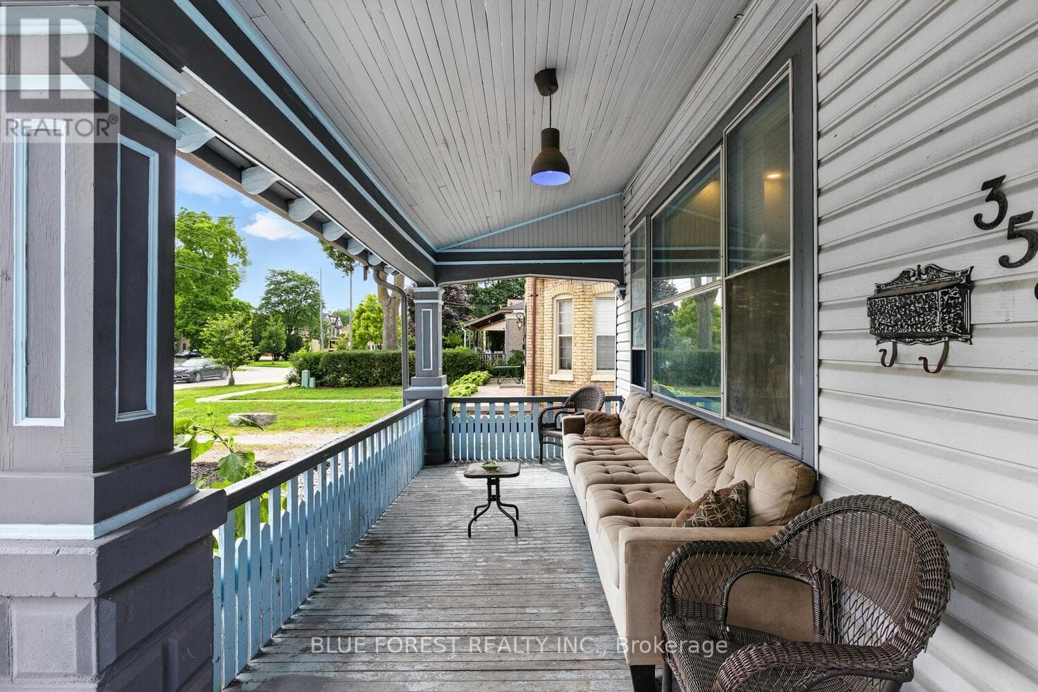 358 SIMCOE STREET photo 3