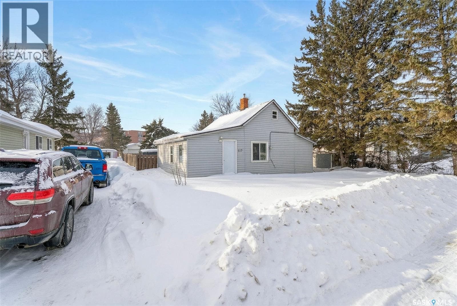 313 Burns AVENUE W — photo 2