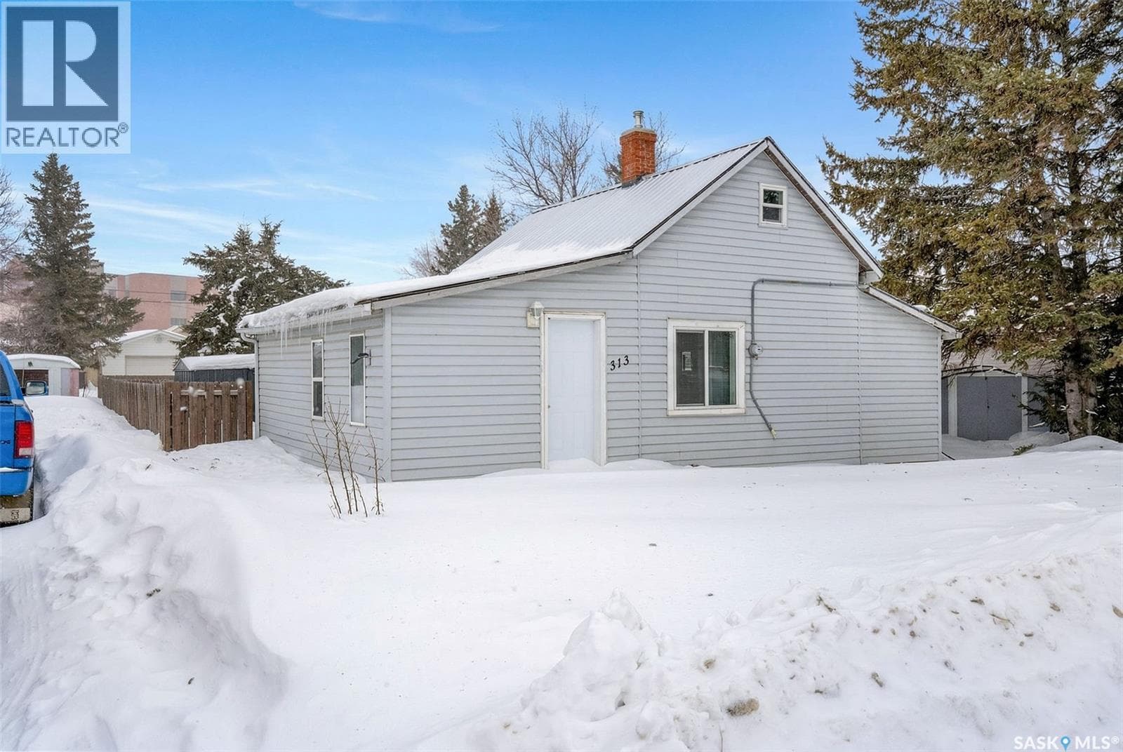 313 Burns AVENUE W — photo 3