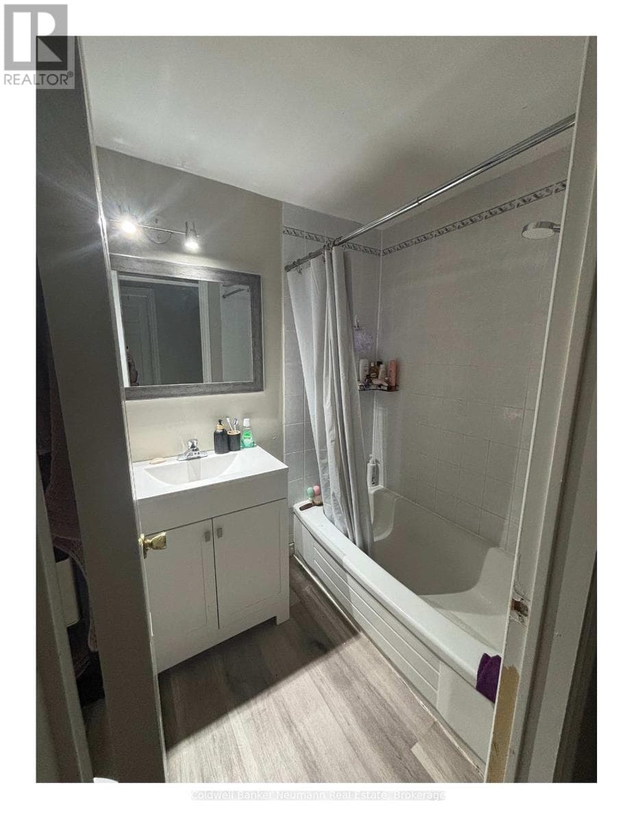 129 RICKSON AVENUE photo 5