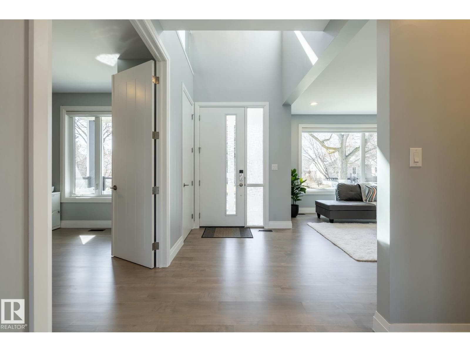 10936 71 AV NW photo 3