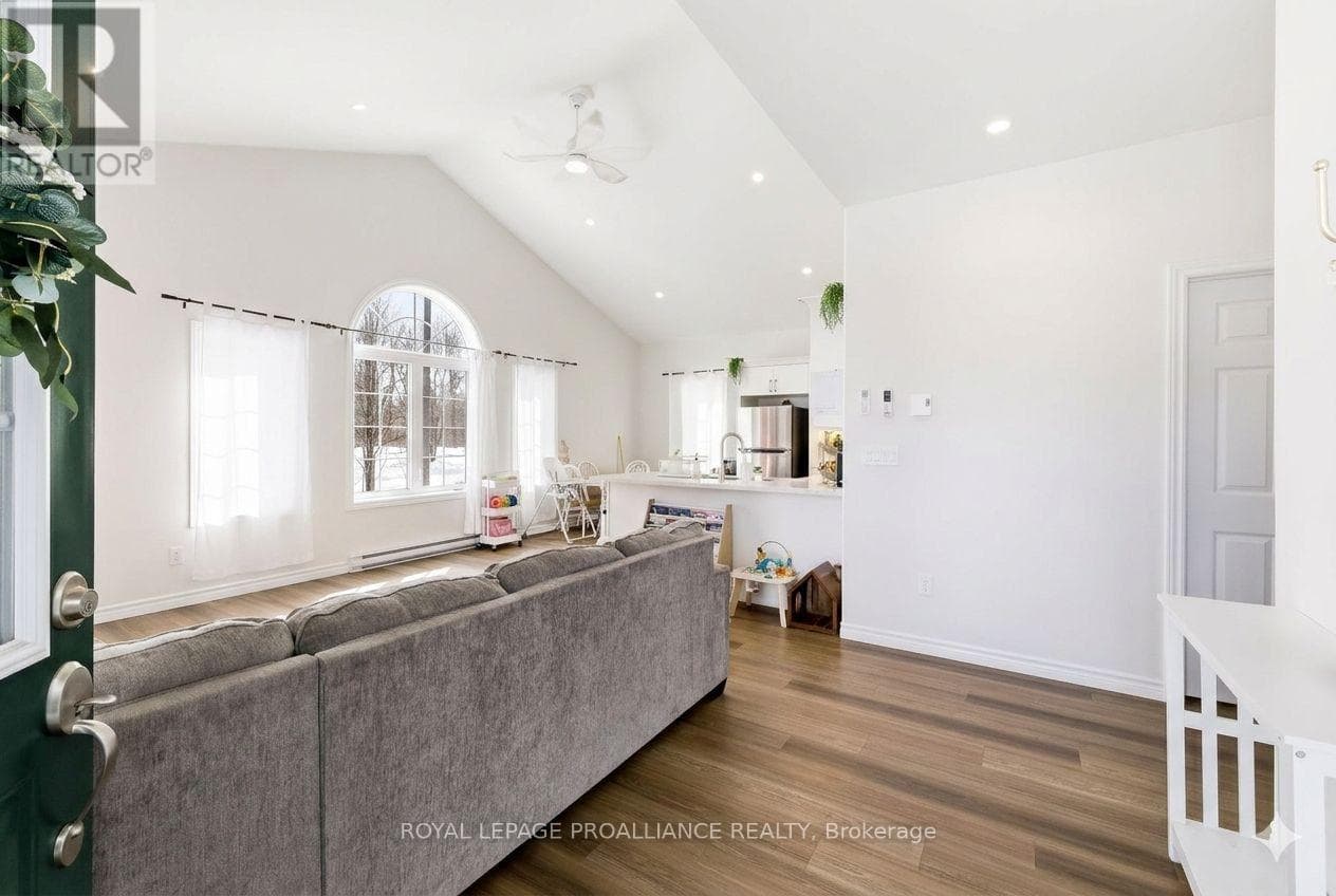 202 - 300 CROFT STREET photo 5