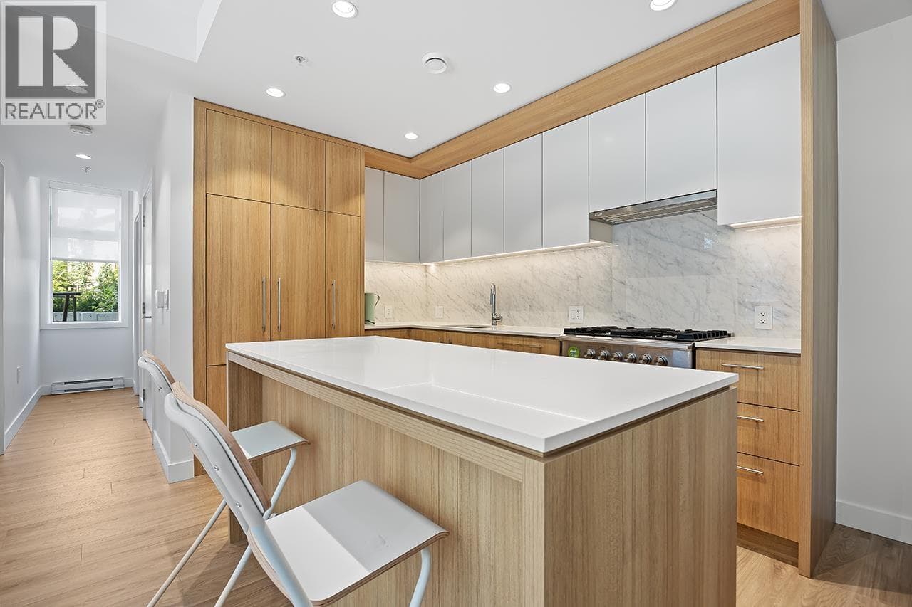 611 6085 IRMIN STREET photo 4