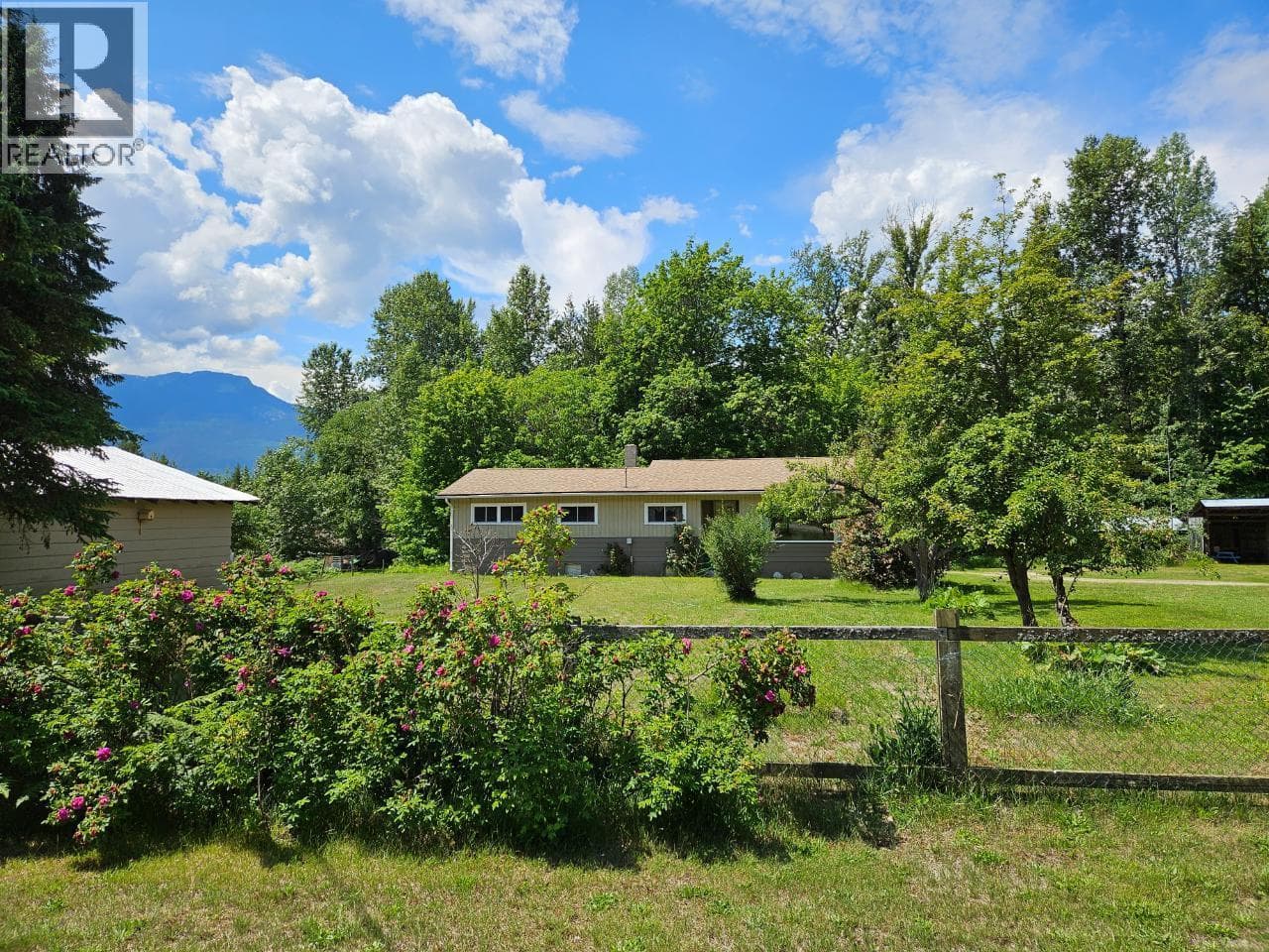 432 ALEXANDER Road photo 2