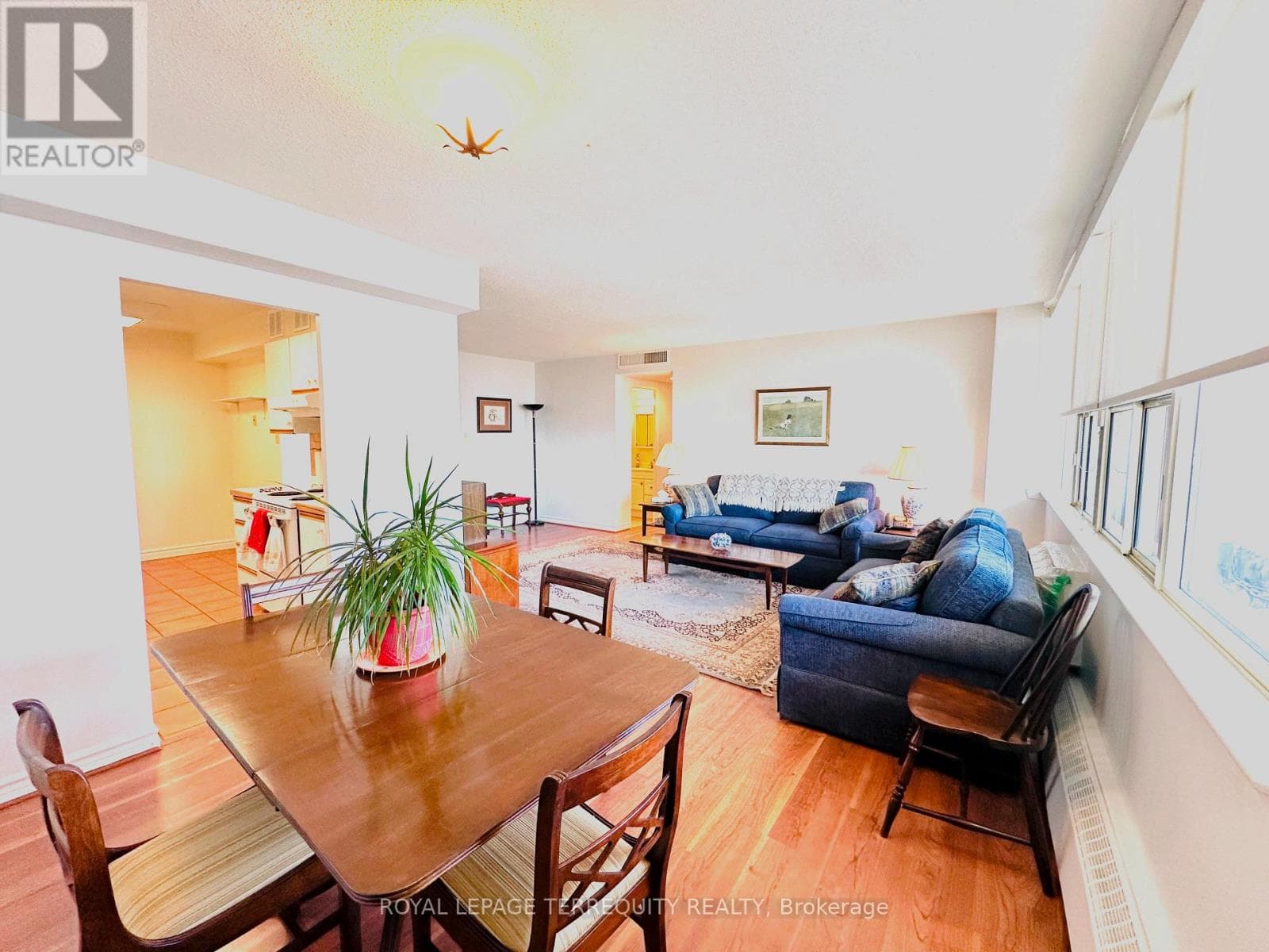 2212 - 155 MARLEE AVENUE photo 4