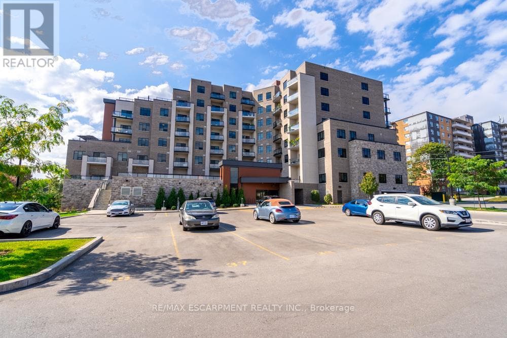 213 - 30 HAMILTON STREET S photo 4