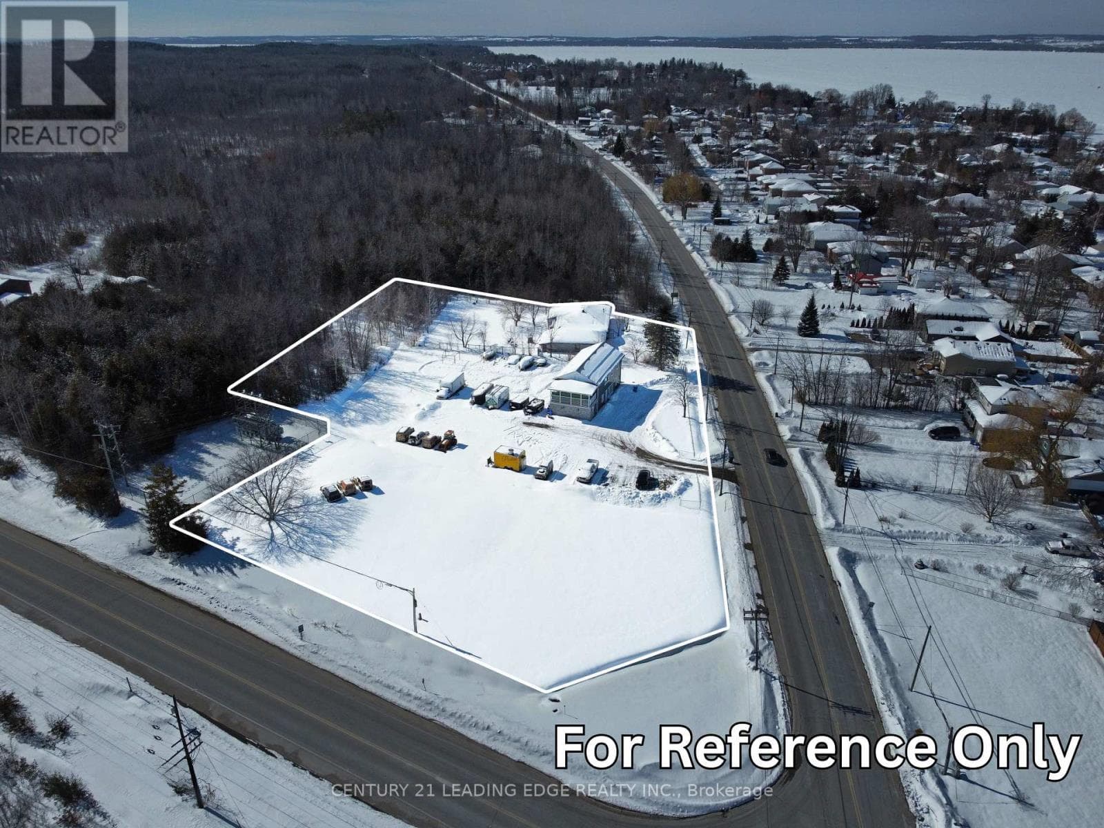 1035 METRO ROAD N photo 2