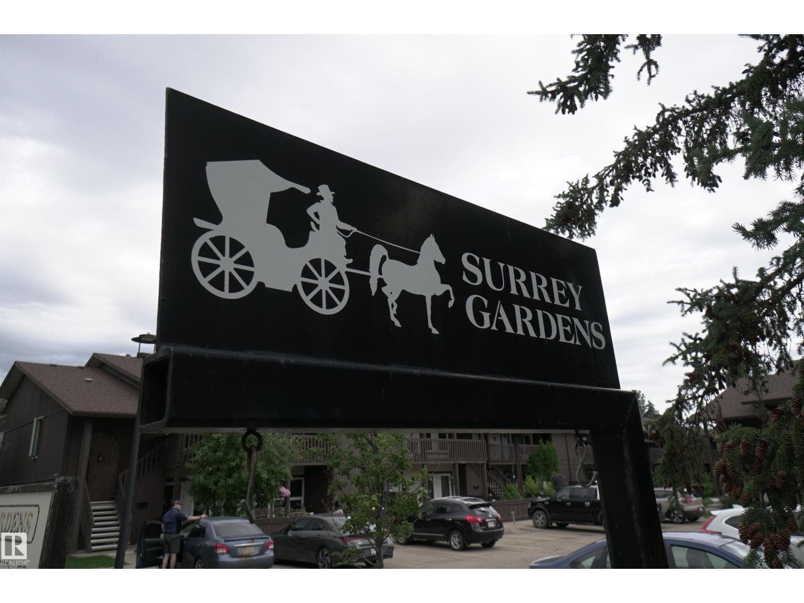 245 SURREY GARDENS NW — photo 2