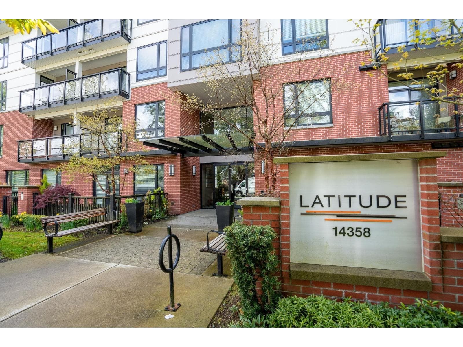 411 14358 60 AVENUE photo 3