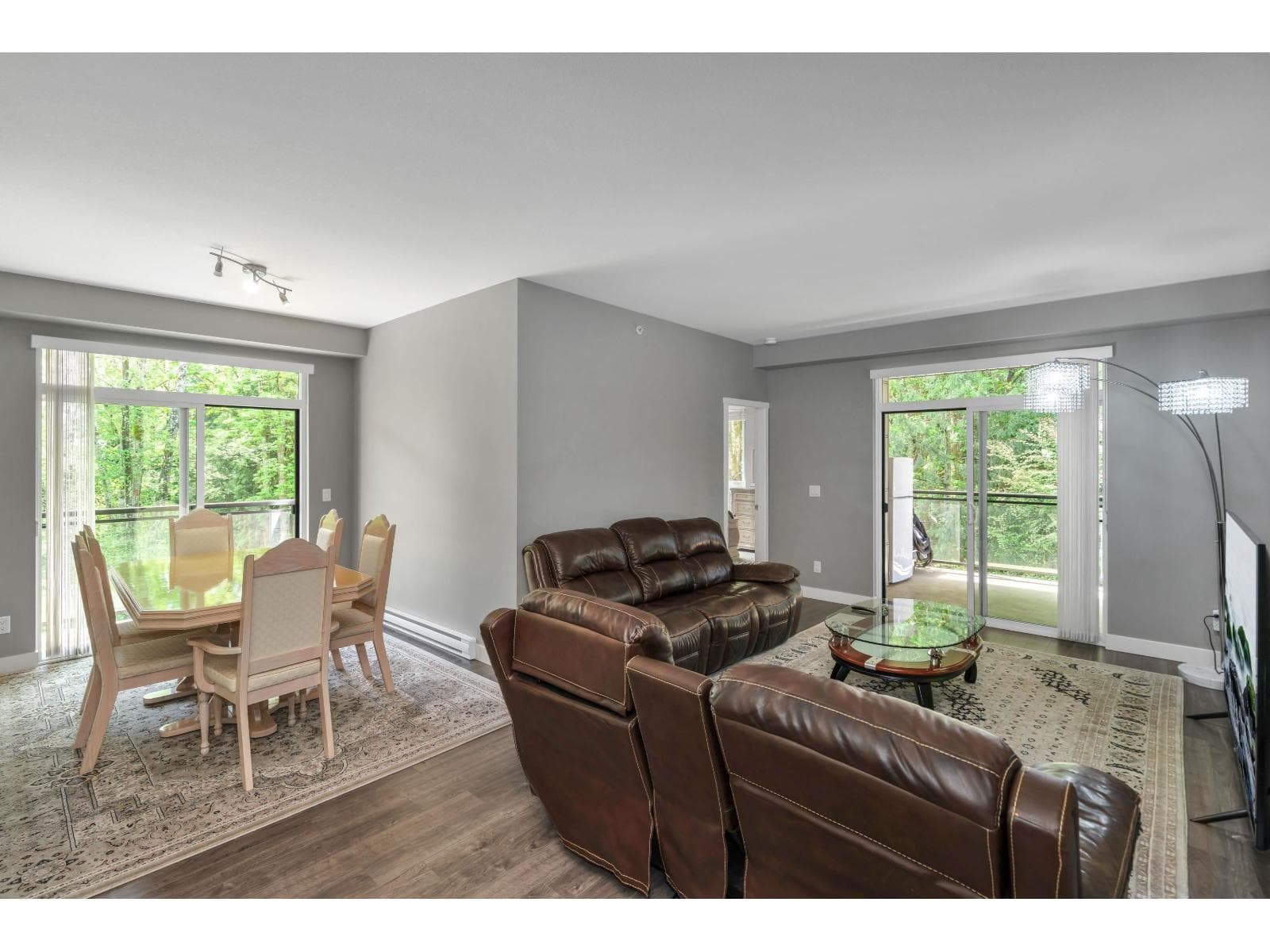 411 14358 60 AVENUE photo 4