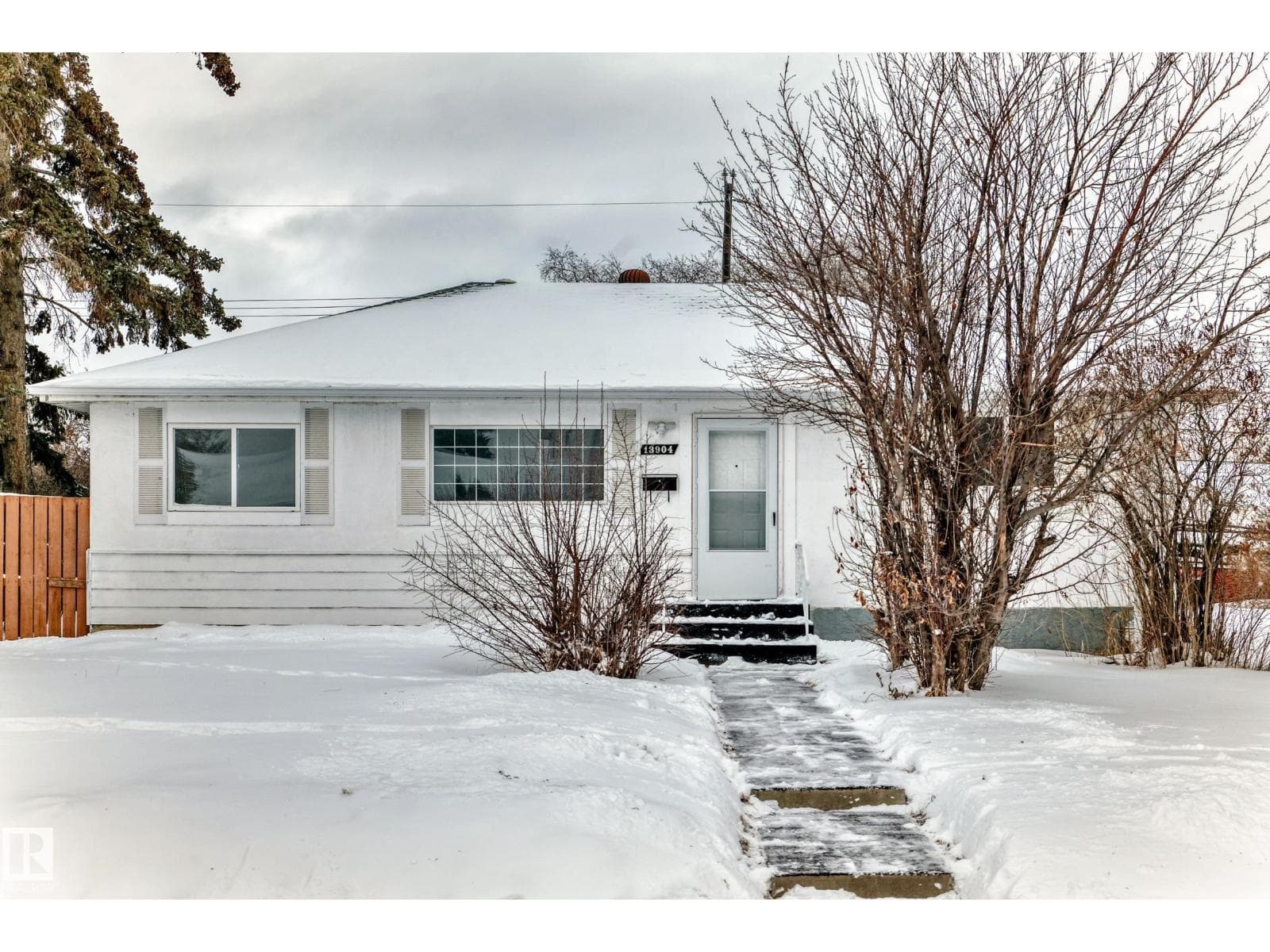 5 bed 2 bath single family at 13904 135 AV NW — $395,000