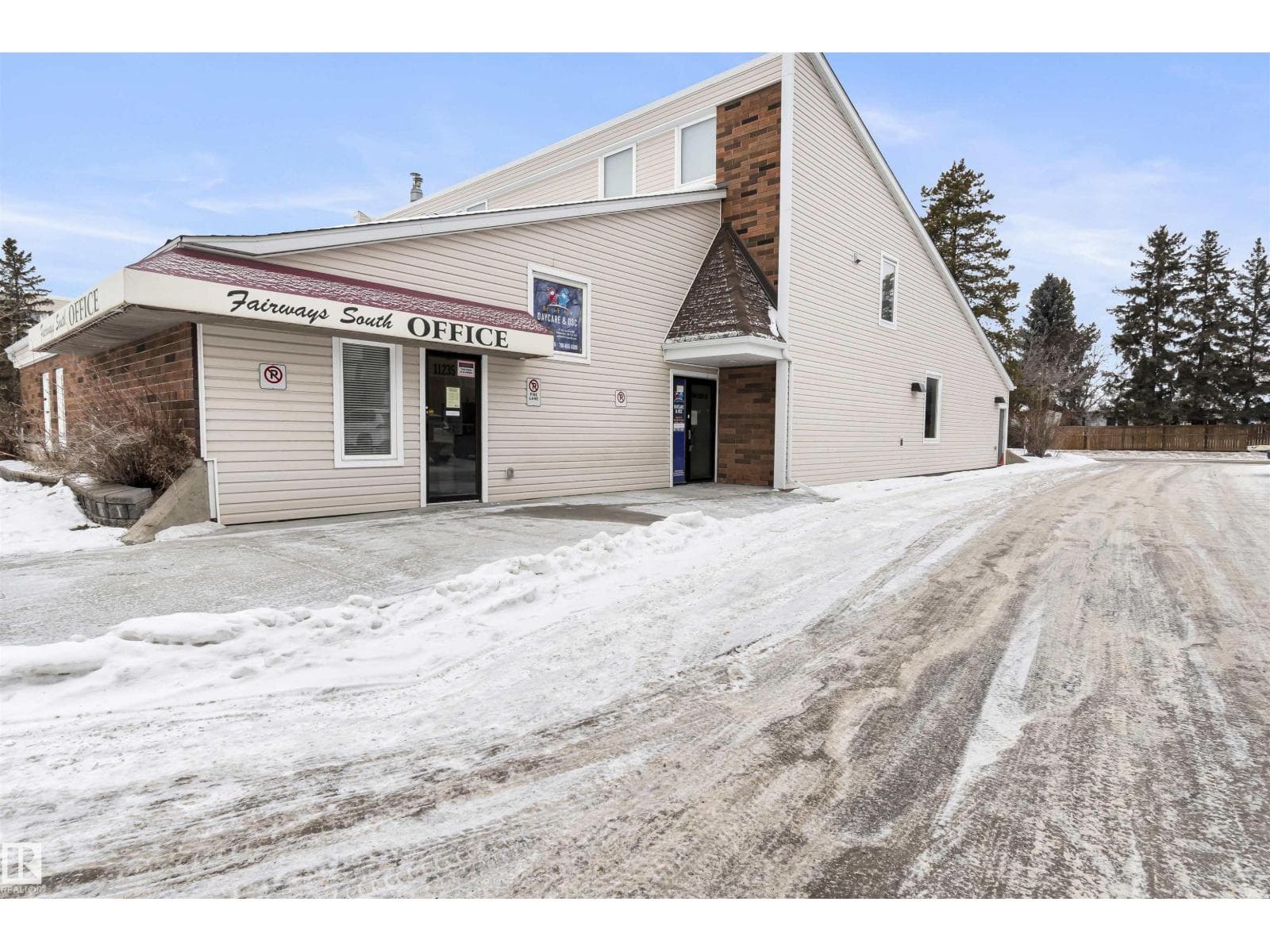 #25 11255 31 AV NW photo 2