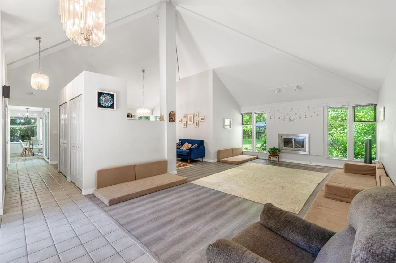 13553 25 AVENUE photo 4