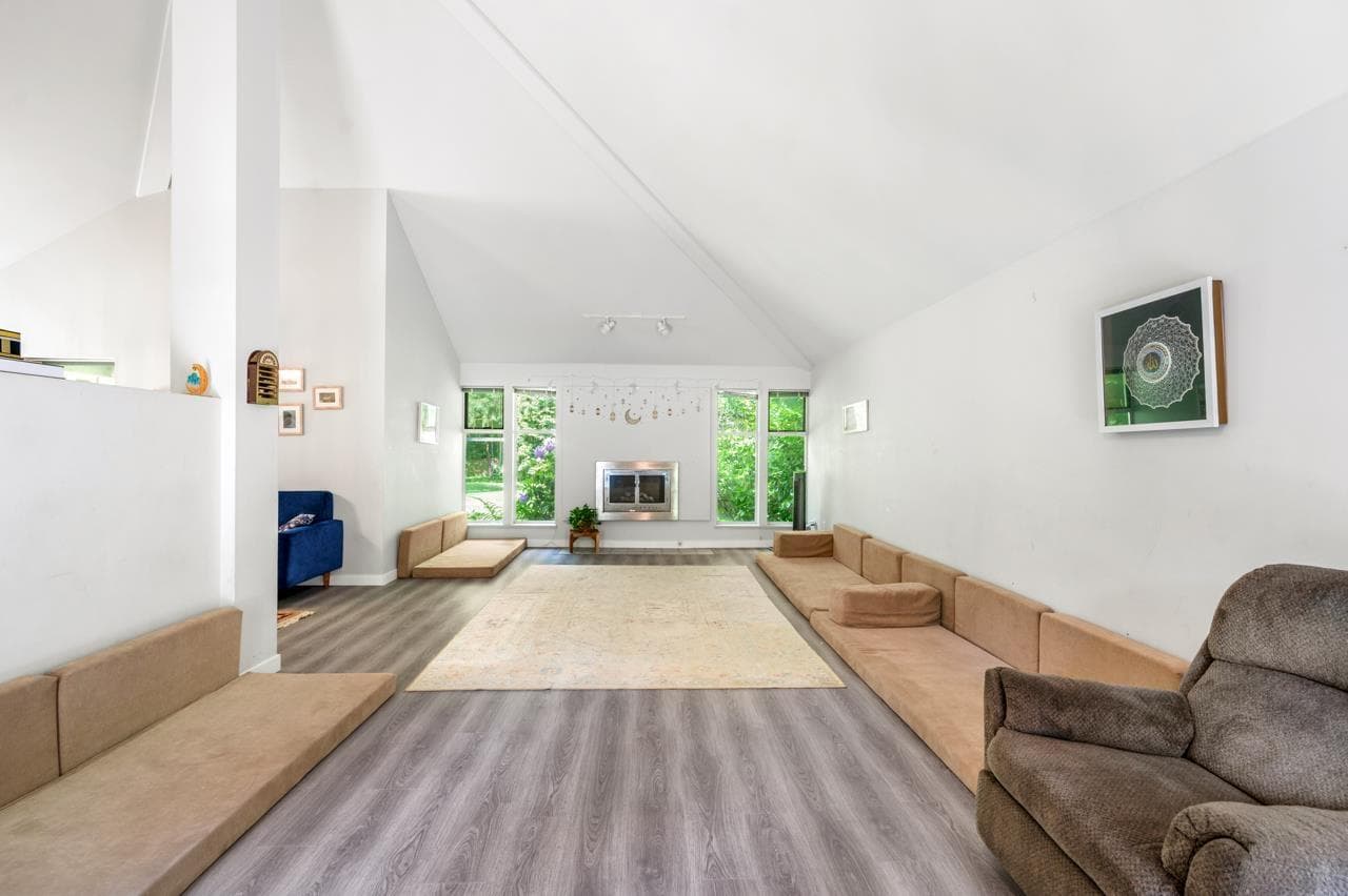 13553 25 AVENUE photo 5