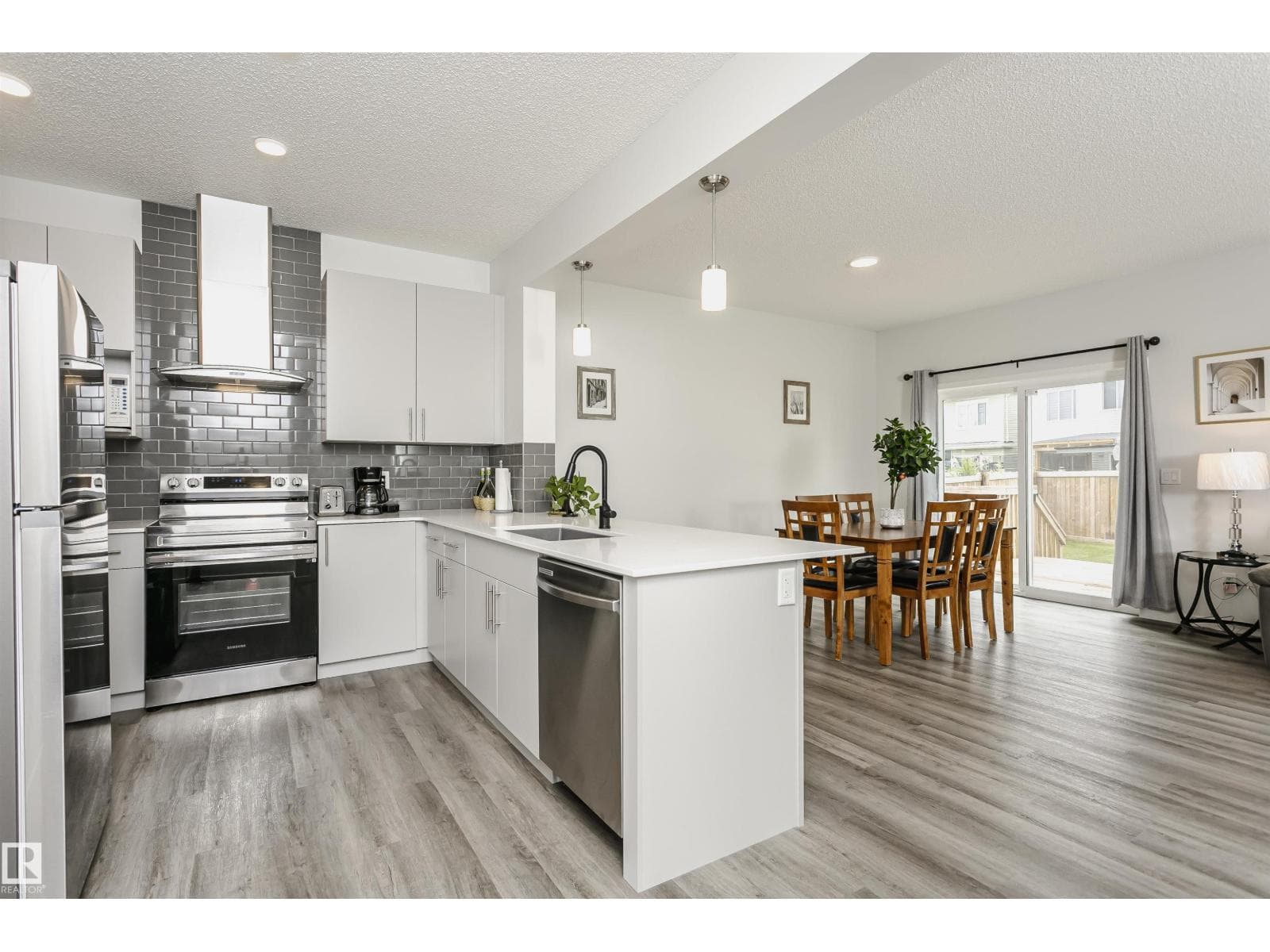 1640 ERKER WY NW — photo 4