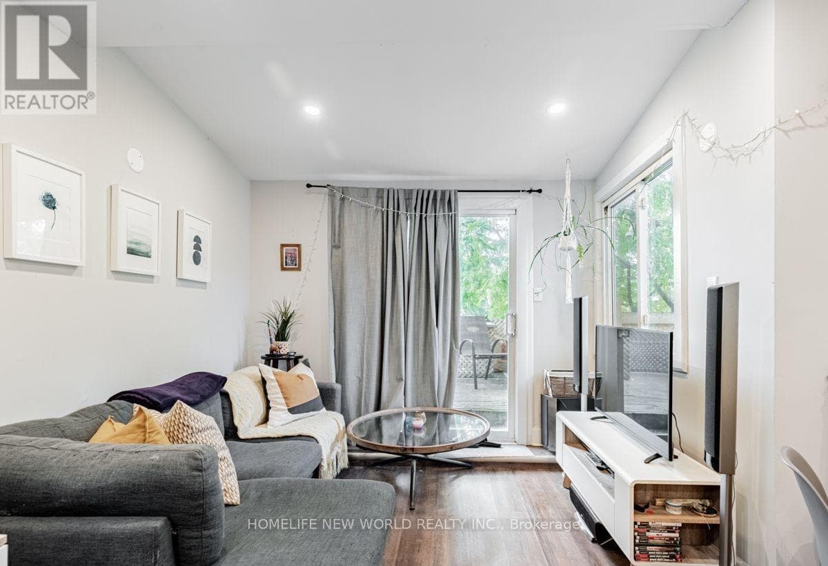 878 KINGSTON ROAD photo 4