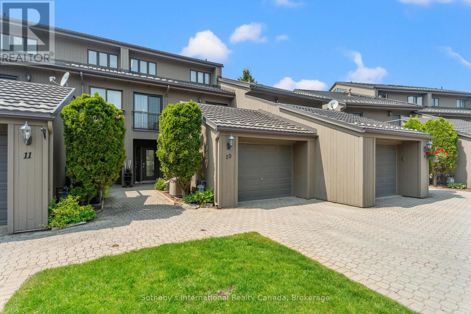10 - 8 BECK BOULEVARD photo 3
