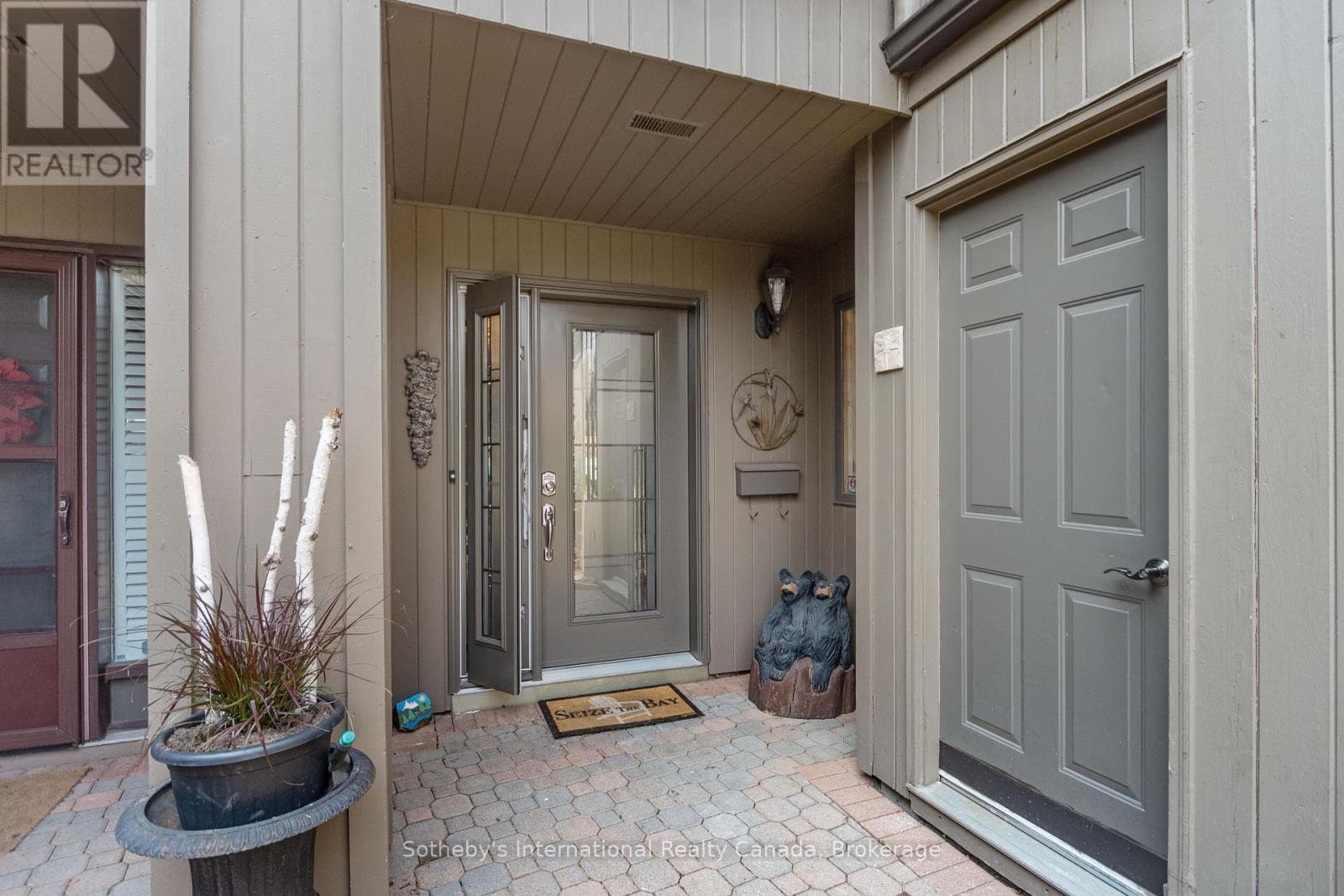 10 - 8 BECK BOULEVARD photo 4