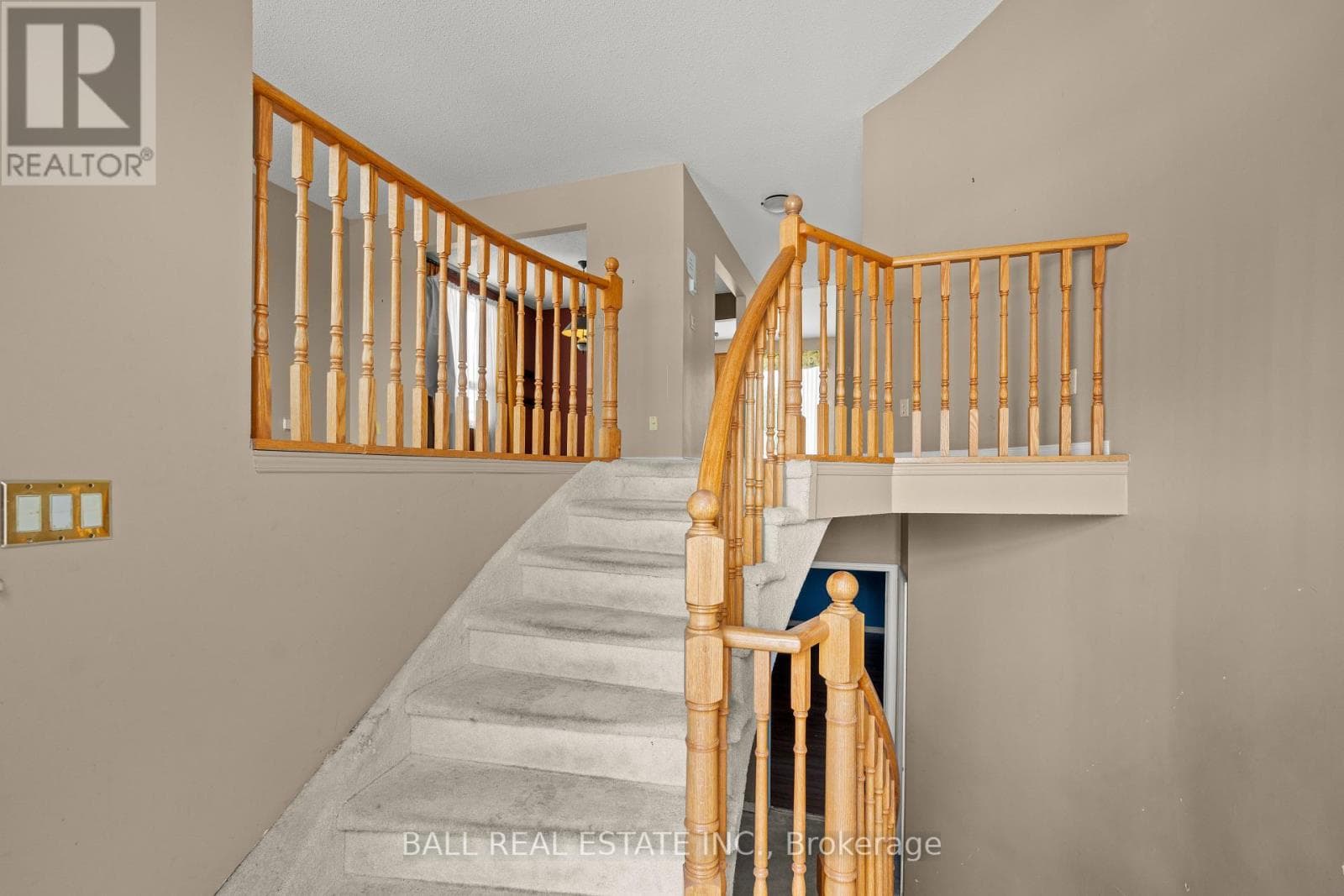 473 KINGSDALE AVENUE photo 5
