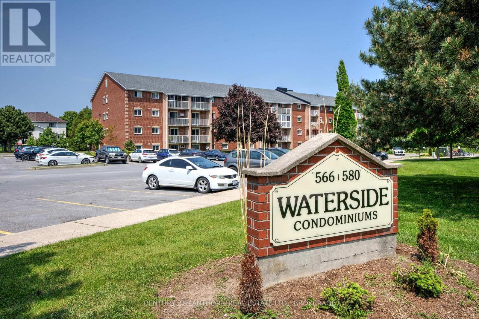 1 bed 1 bath single family at 309 - 580 ARMSTRONG ROAD — $228,900