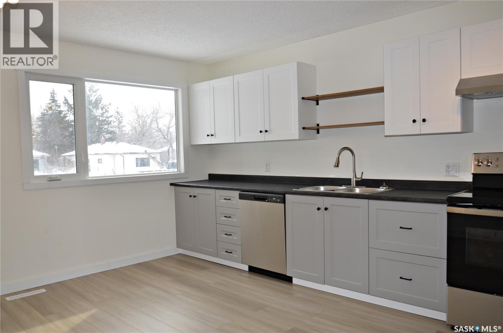 209 Torran STREET photo 3