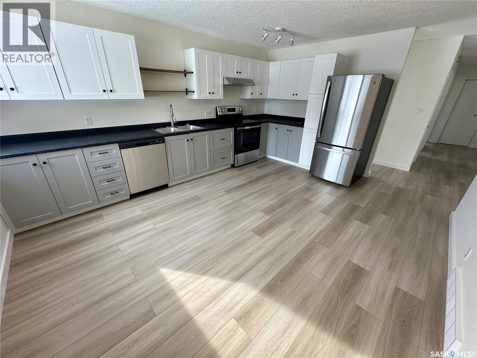 209 Torran STREET photo 5