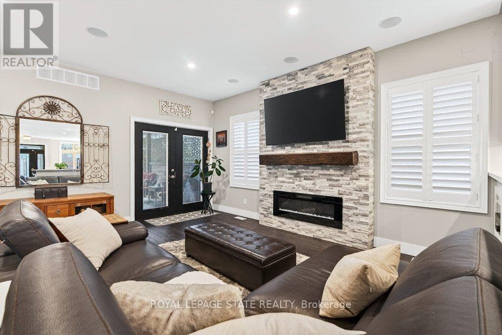 117 MONARCH STREET photo 3