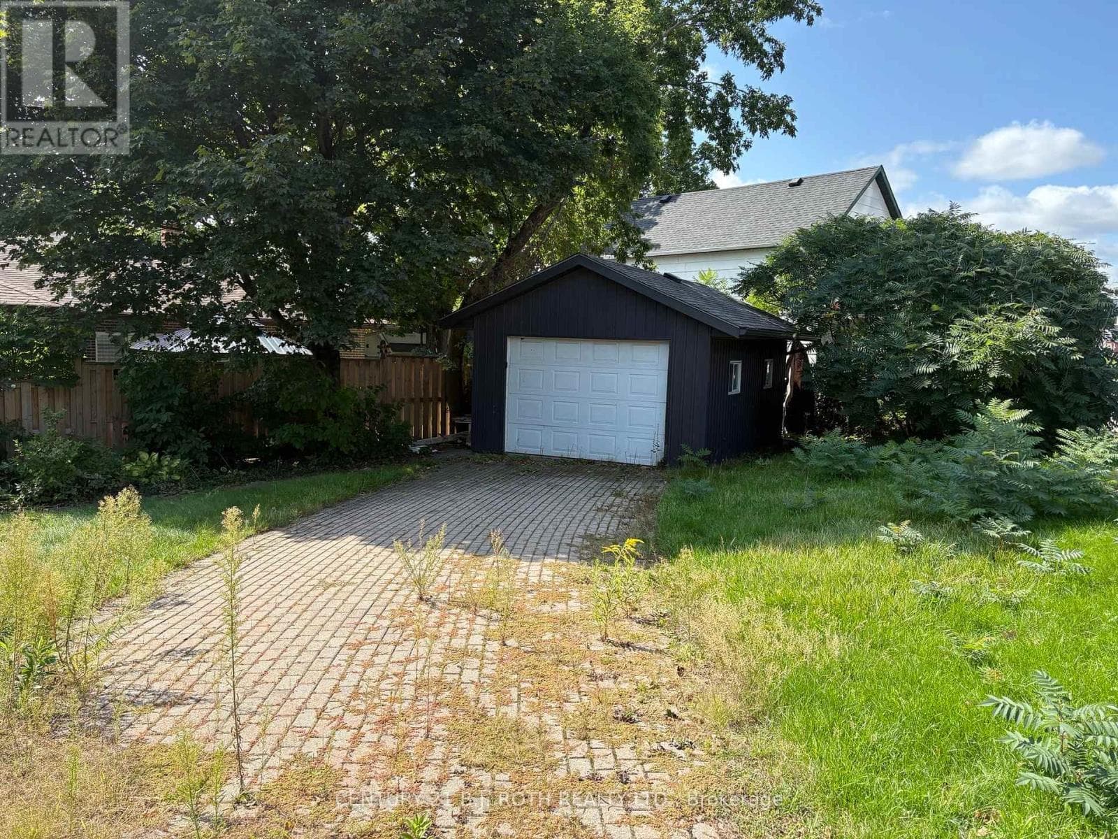 253 DUNLOP STREET E photo 3