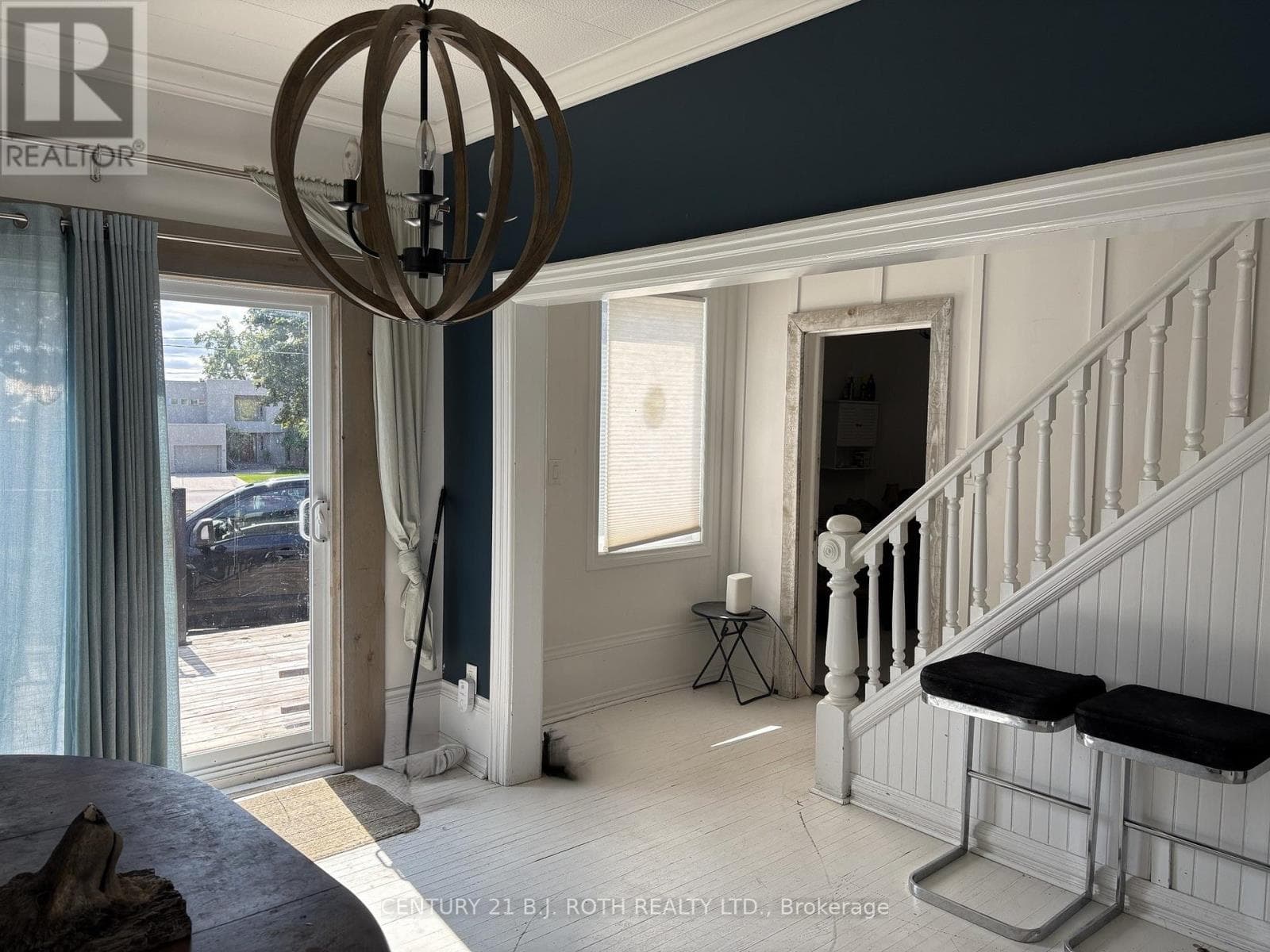 253 DUNLOP STREET E photo 5