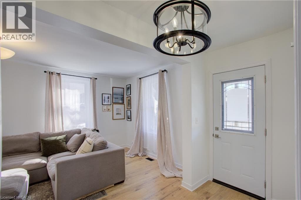 101 JOHN Street E photo 5