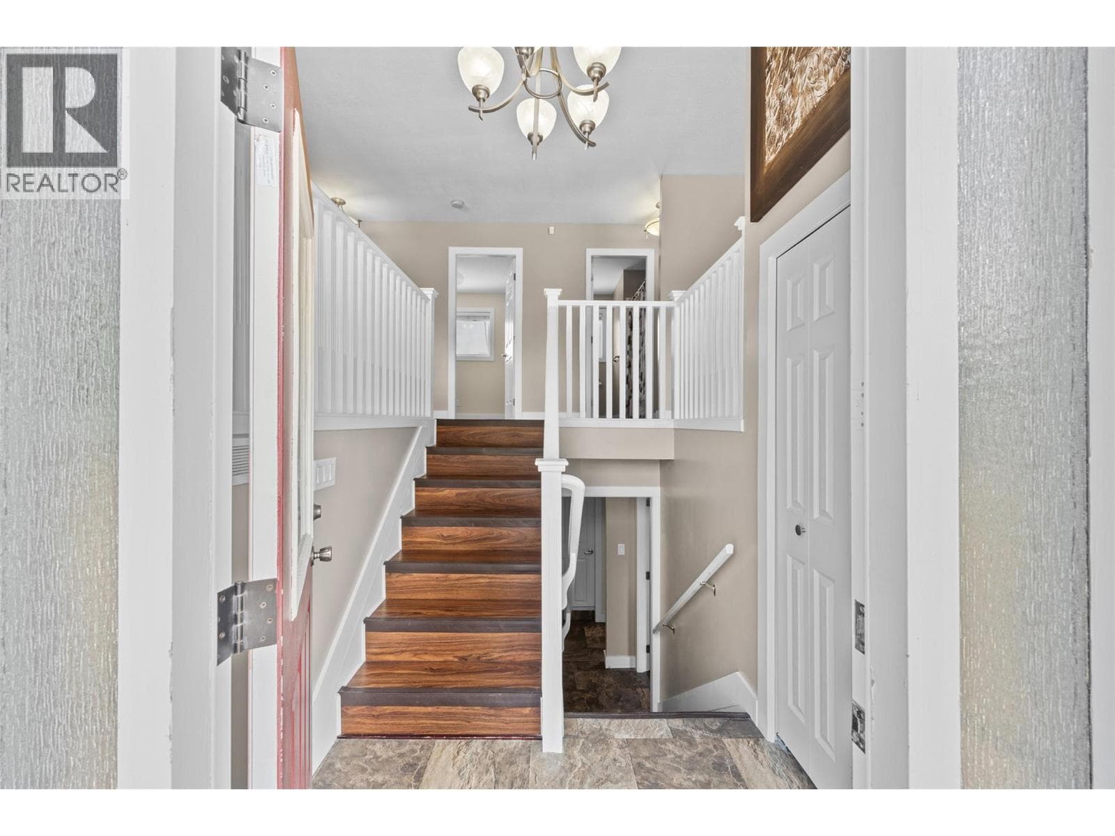 645 Mark Road photo 2