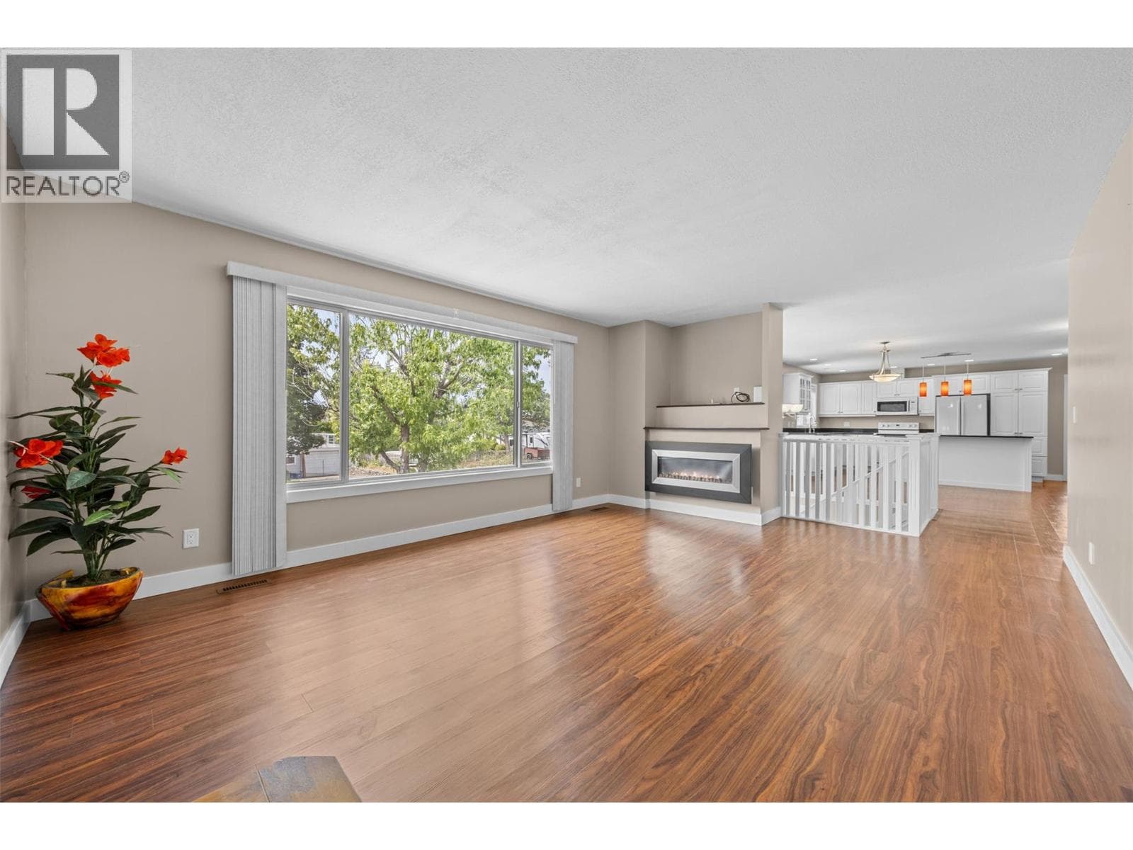 645 Mark Road photo 4