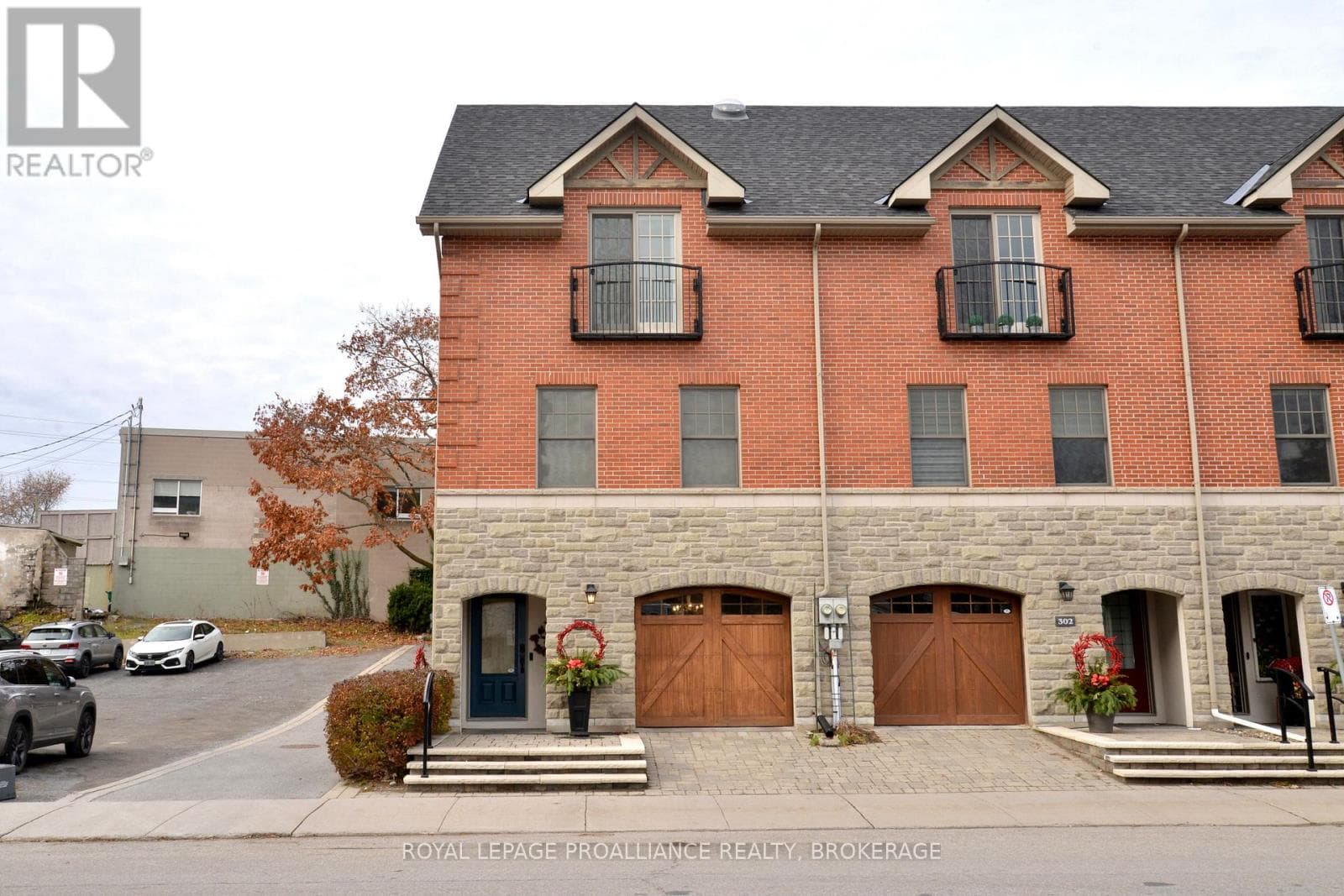 2 bed 3 bath single family at 300 WELLINGTON STREET — $799,900