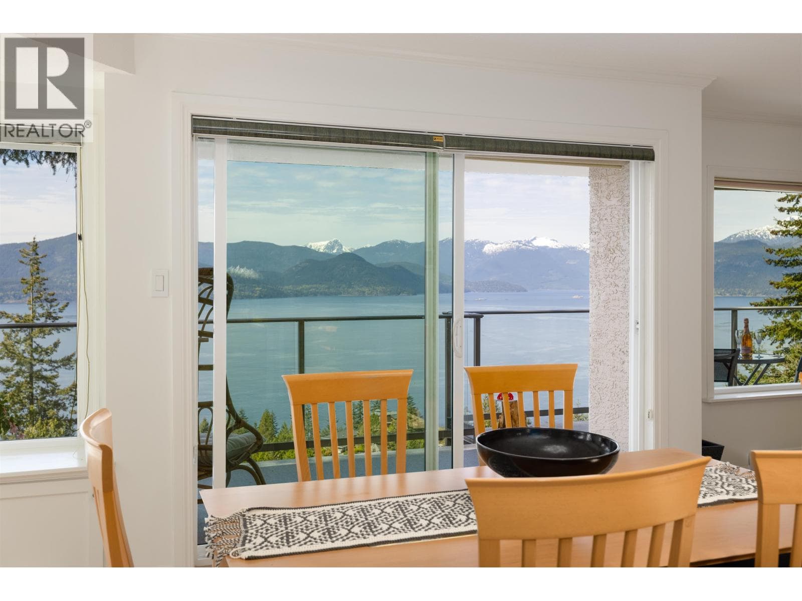 250 KELVIN GROVE WAY photo 3