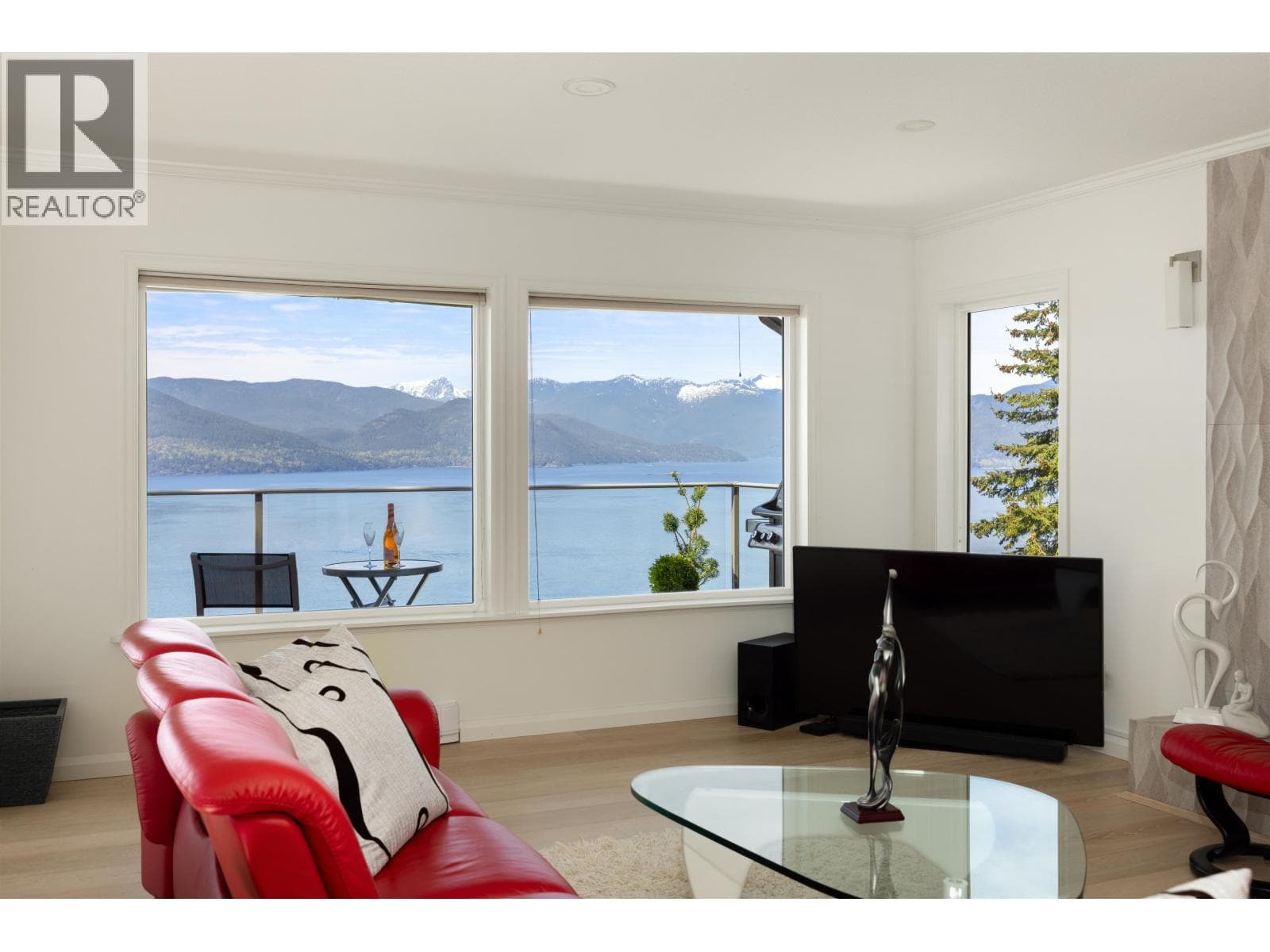 250 KELVIN GROVE WAY photo 5