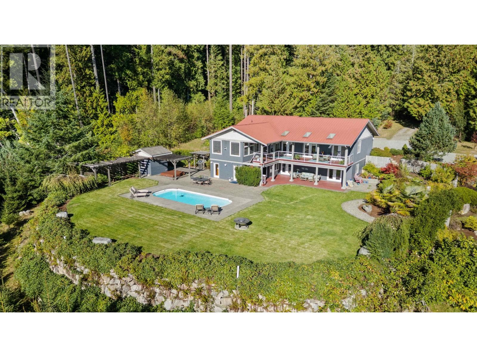 2440 SUNSHINE COAST HIGHWAY photo 4