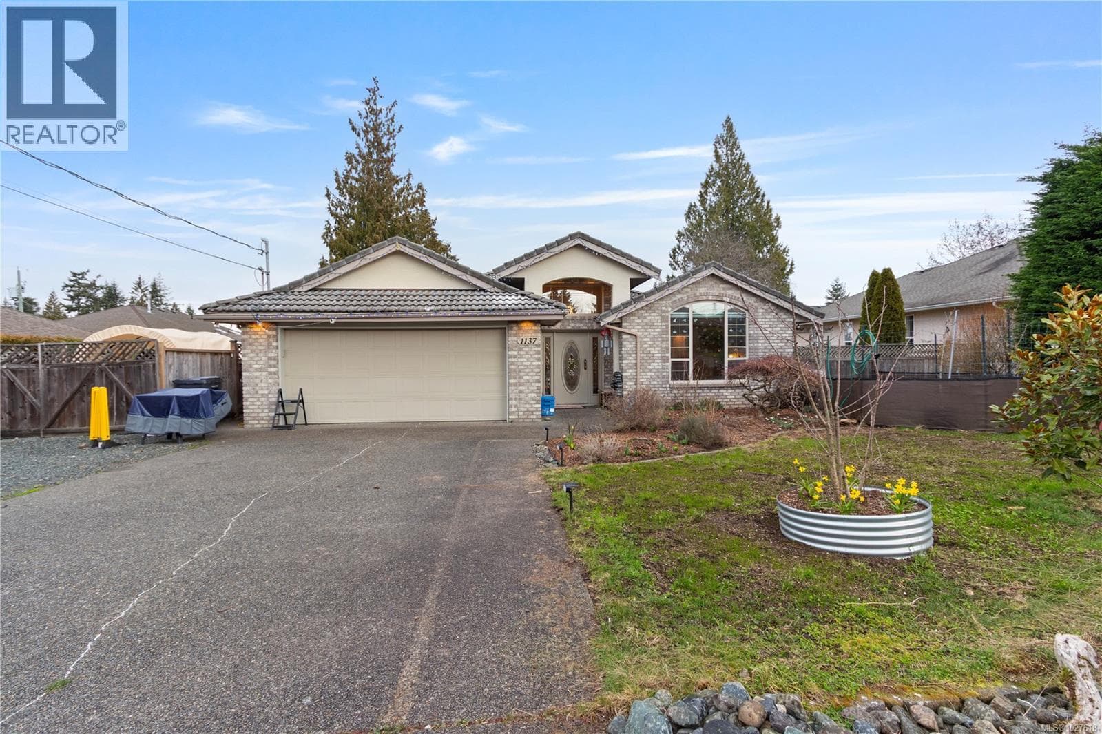 3 bed 2 bath single family at 1137 Yellowbrick Rd — $874,900