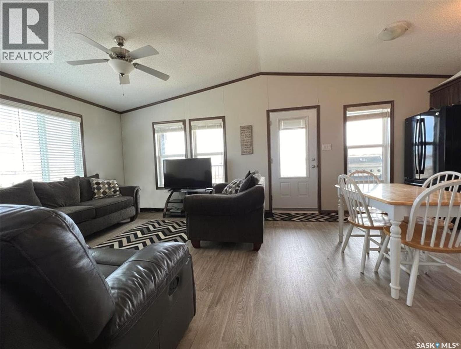 701 Pebble DRIVE — photo 2