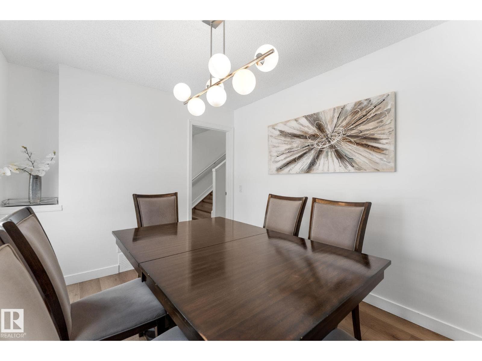 802 MCLEOD AV photo 5