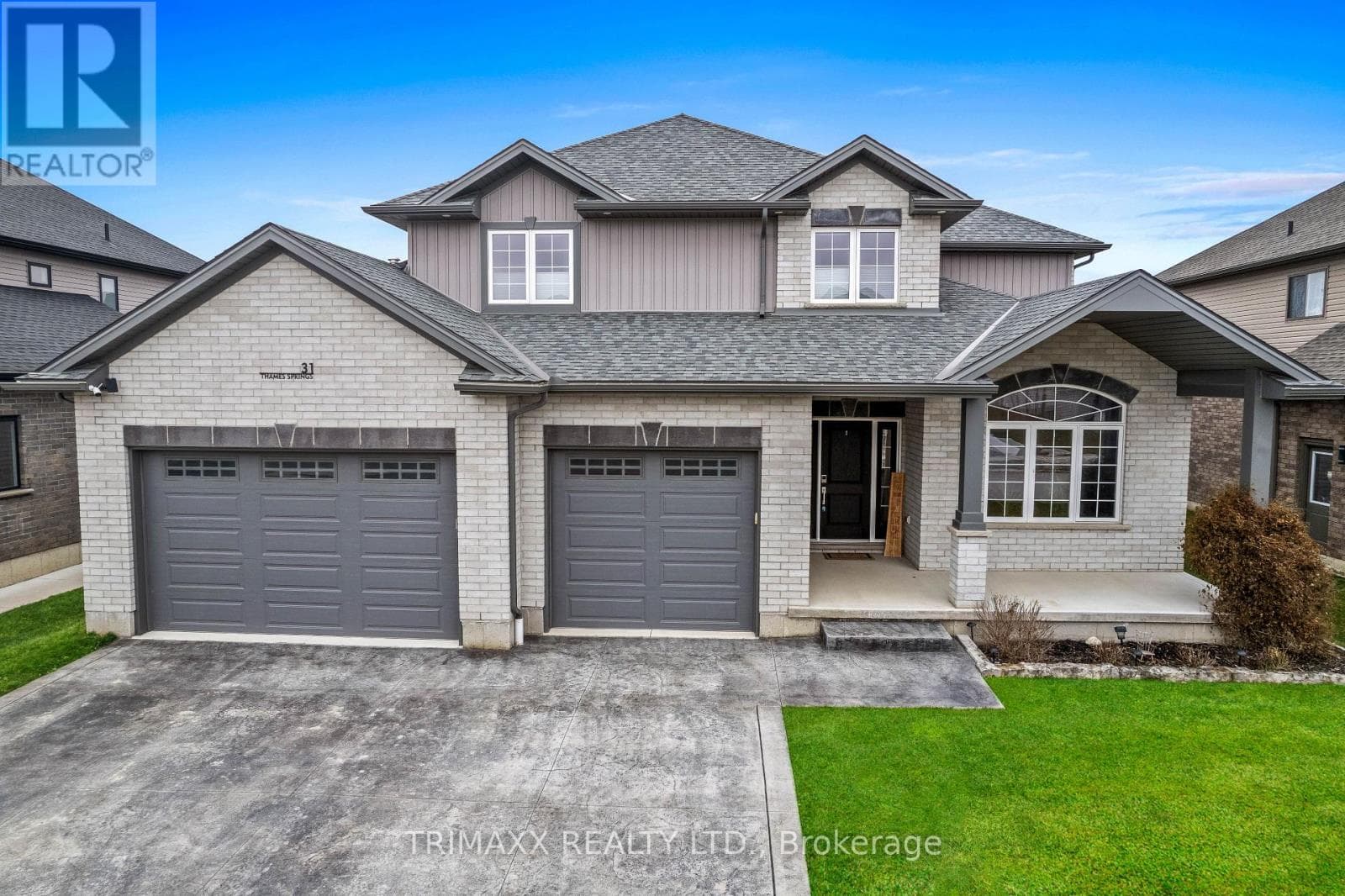 4 bed 3 bath single family at 31 THAMES SPRINGS CRESCENT — $939,999