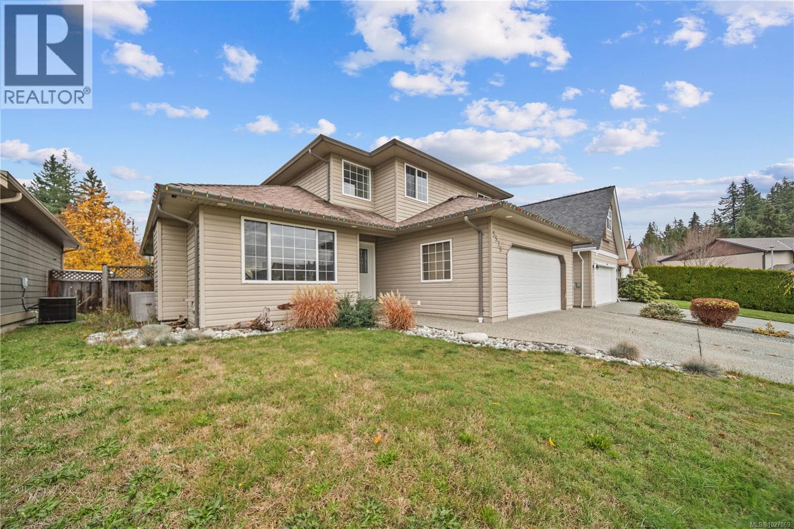 5575 Woodland Cres E photo 2
