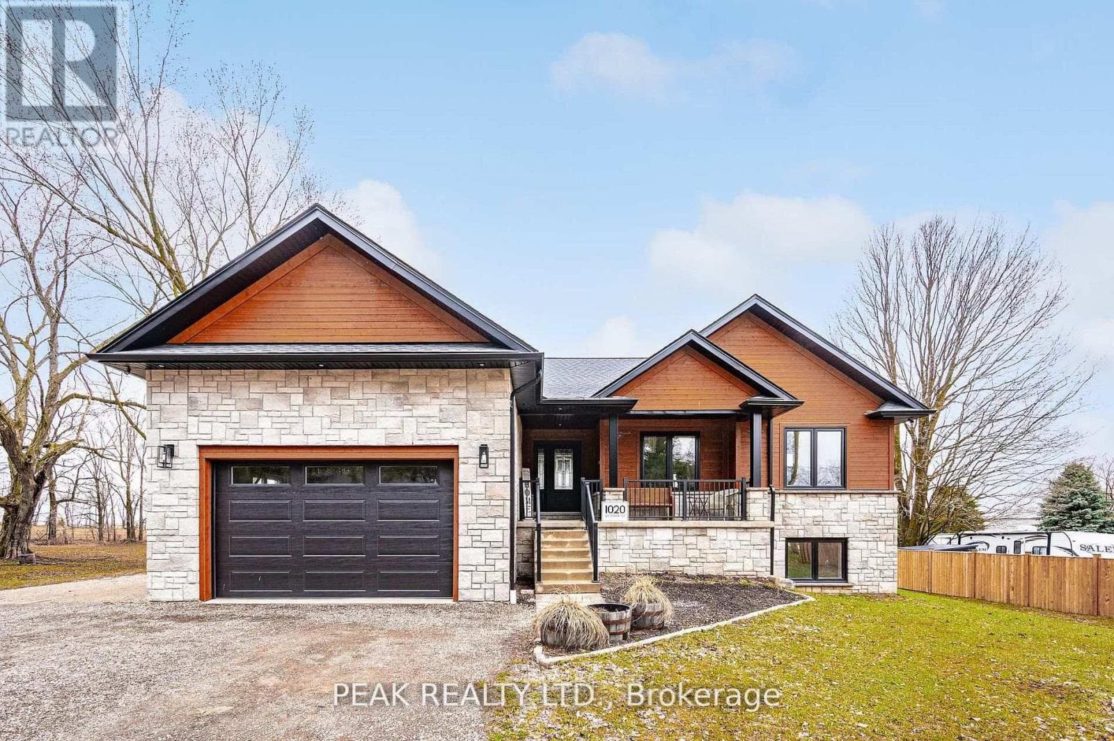 1020 VICTORIA STREET photo 2
