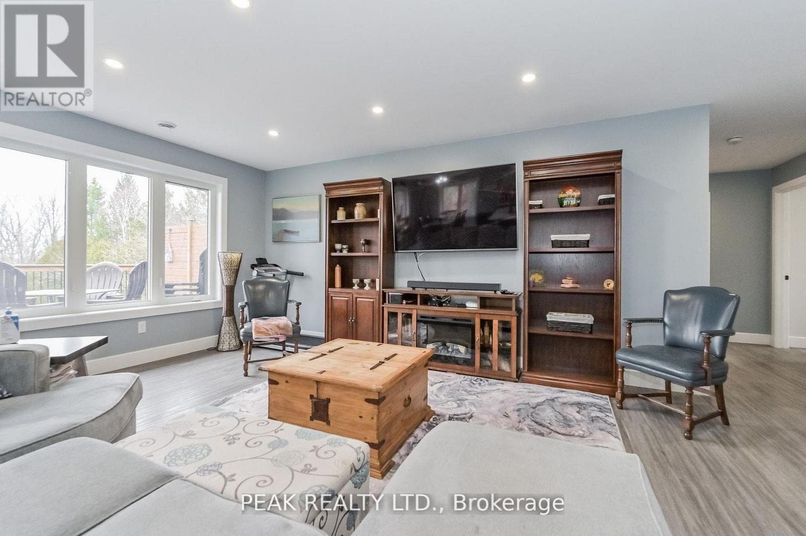 1020 VICTORIA STREET photo 5